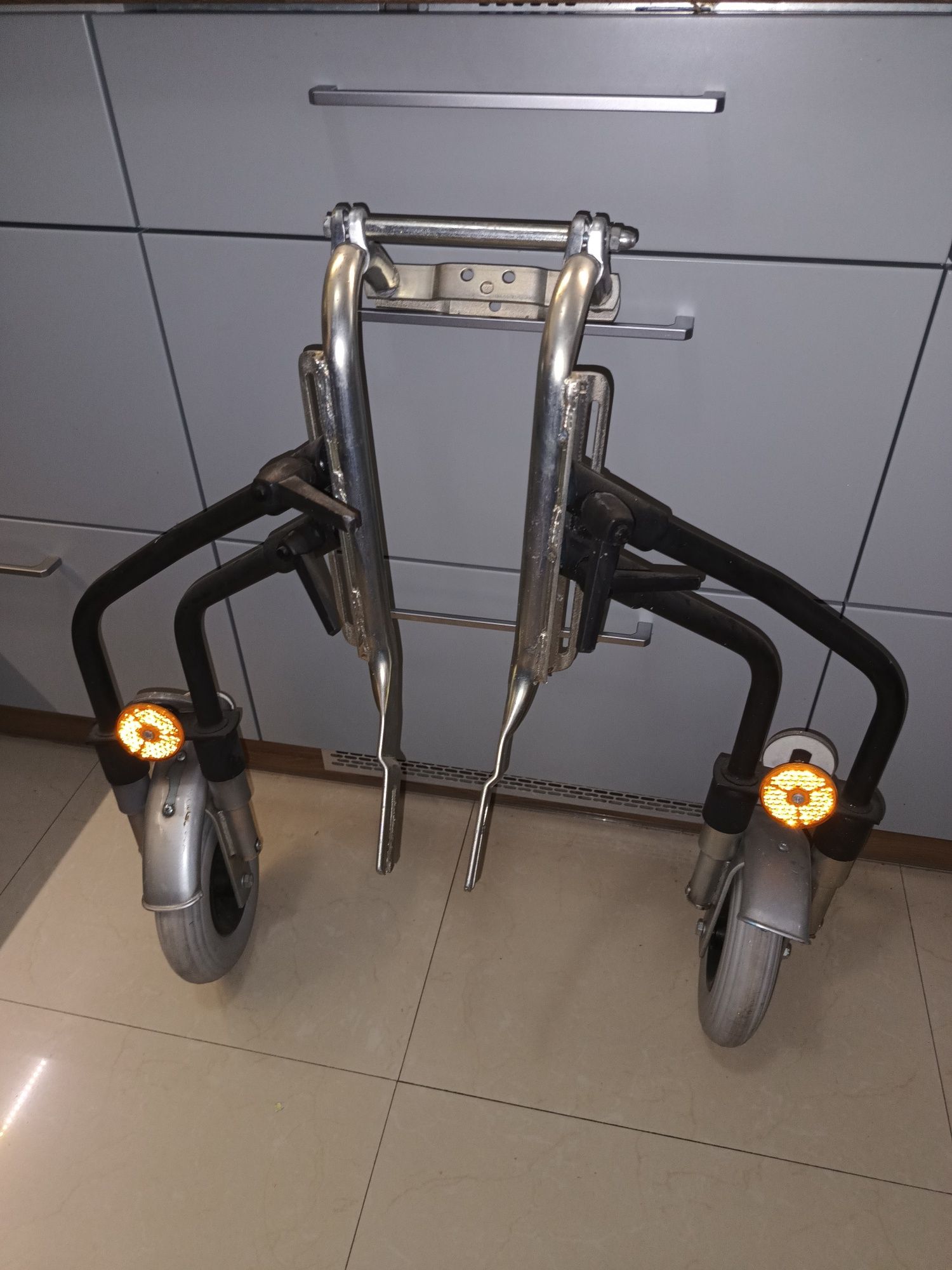 Koła podpórki do roweru dla osób niepelnosprawnych