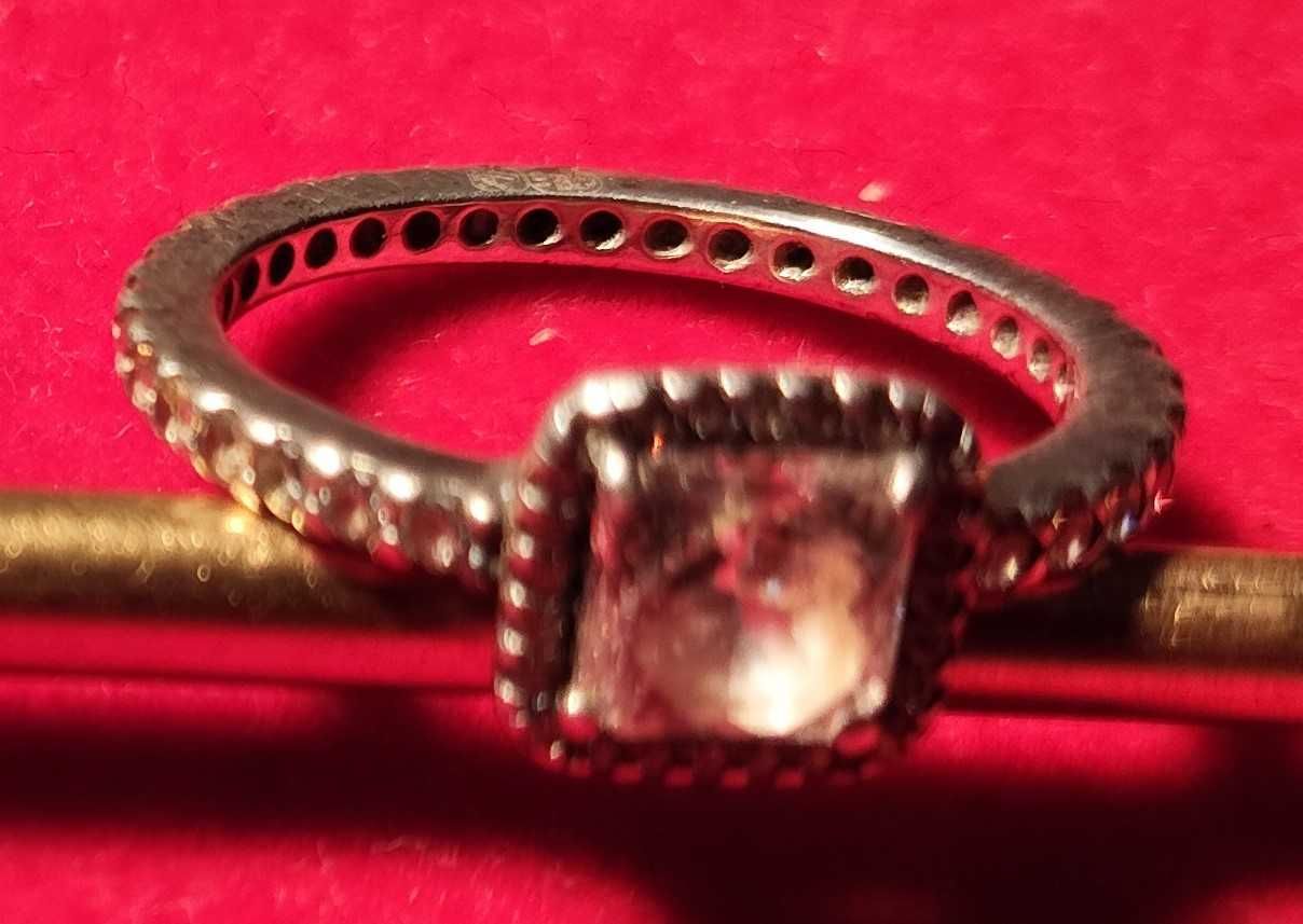 Anel Rectangular Sparkling Halo prata Pandora
