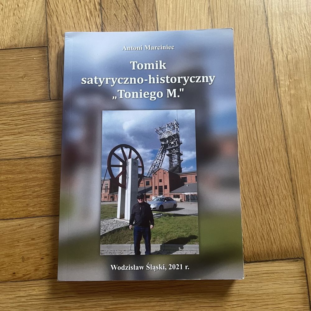Tomik satyryczno-historyczny Toniego M.