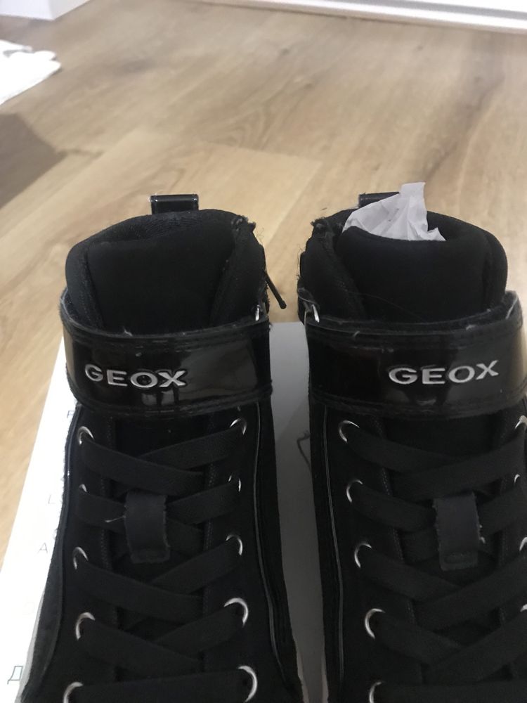 Sprzedam buty firmy Geox  rozmiar 34