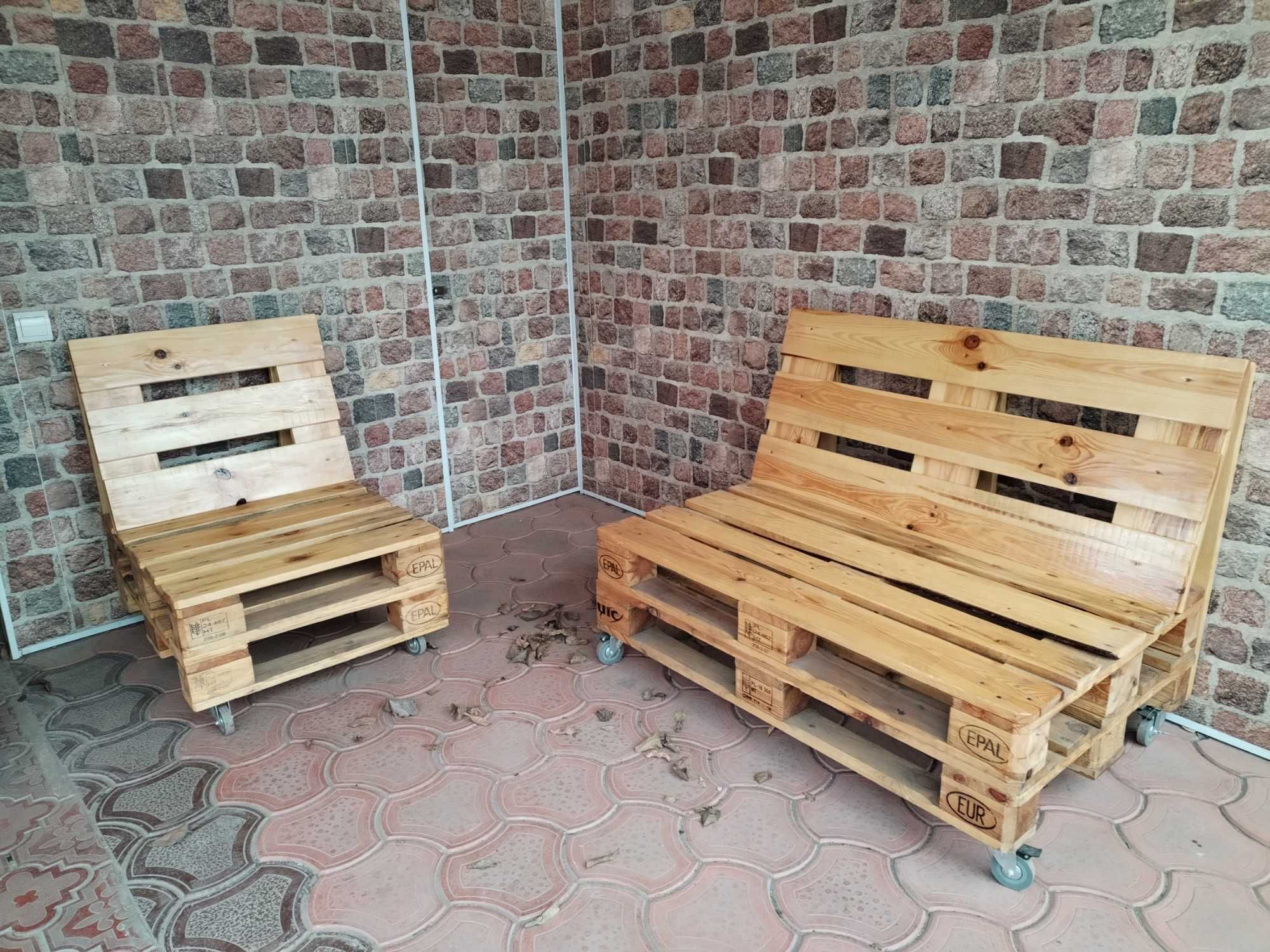 Меблі для тераси із піддонів лаковані (комплект 5000грн)