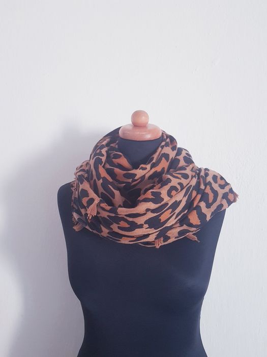Dlugi szal damski wzor lampart marki Top Vintage
