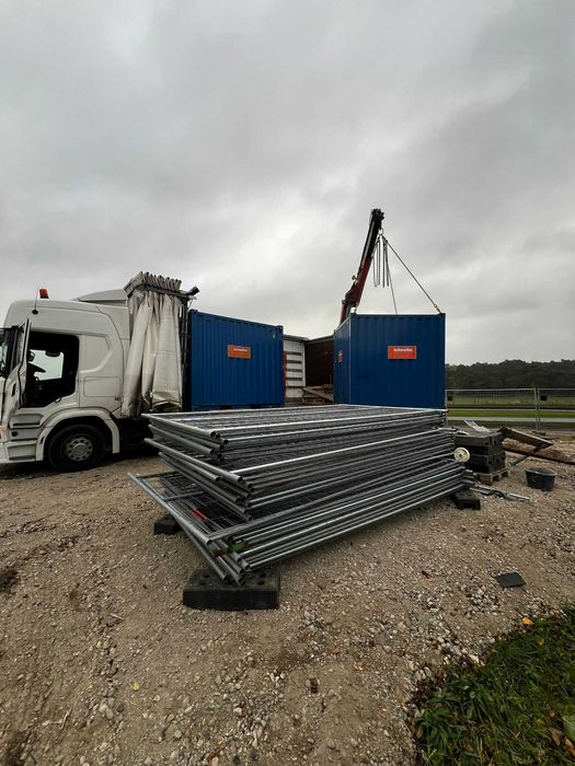 Transport, magazyn, dystrybucja ciężarówką z HDS i wózkiem widłowym