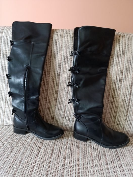 Sprzedam buty damskie zimowe za kolano.