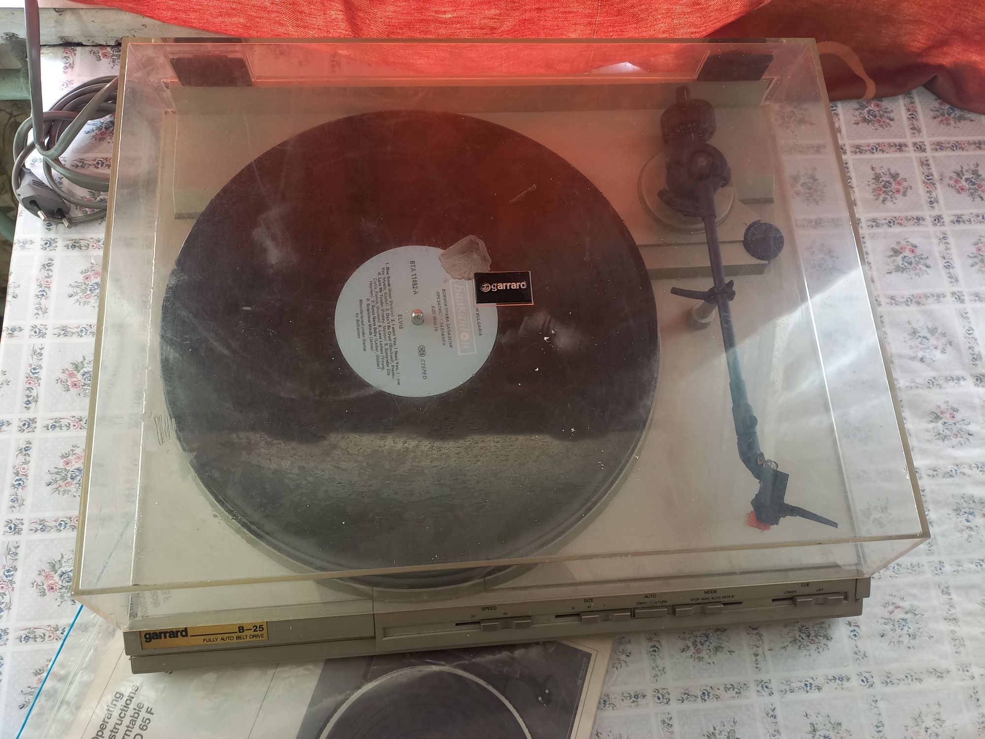 Виниловый проигрыватель Garrard b25.