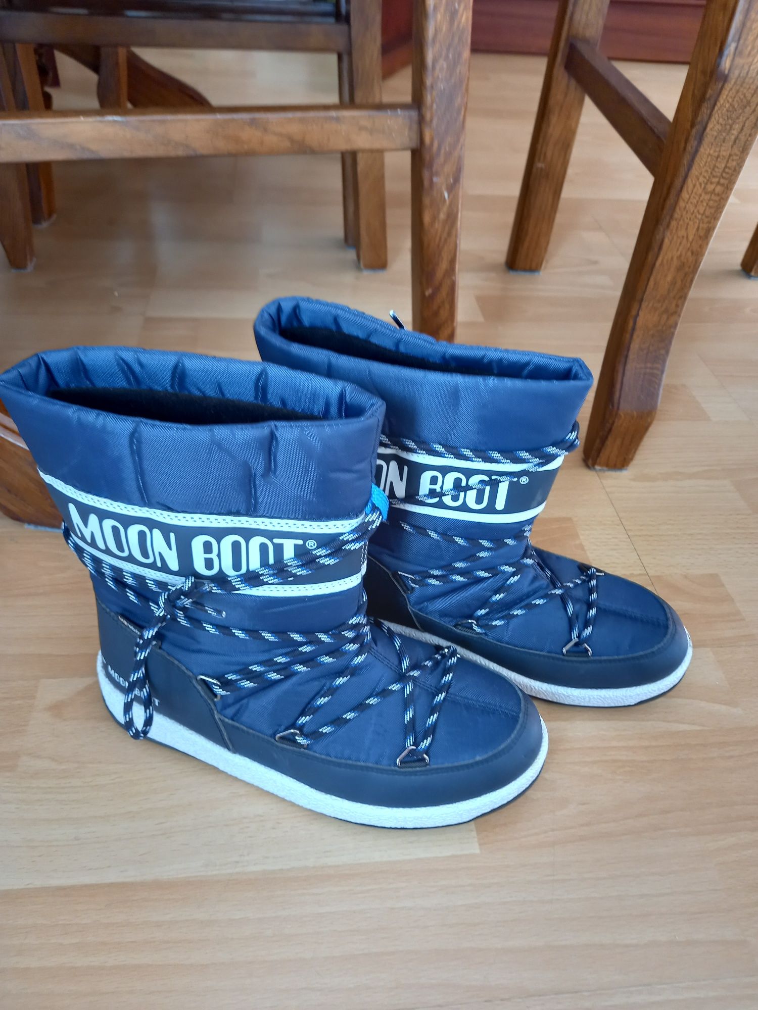 Oryginalne Moon Boot sniegowce 38