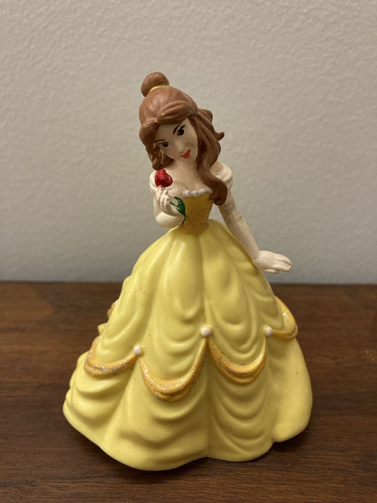 Figuras de princesas em ótimo estado