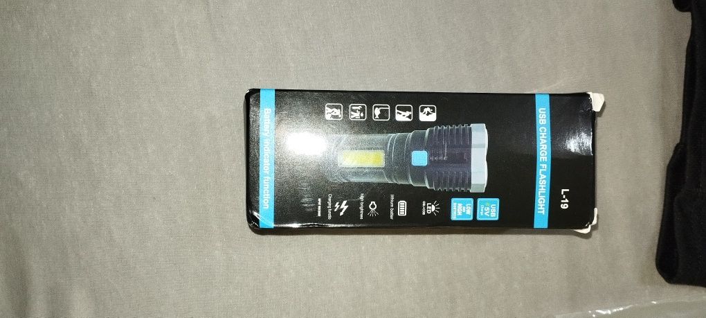 Wielofunkcyjna latarka LED akumulatorowa zasilana przez USB