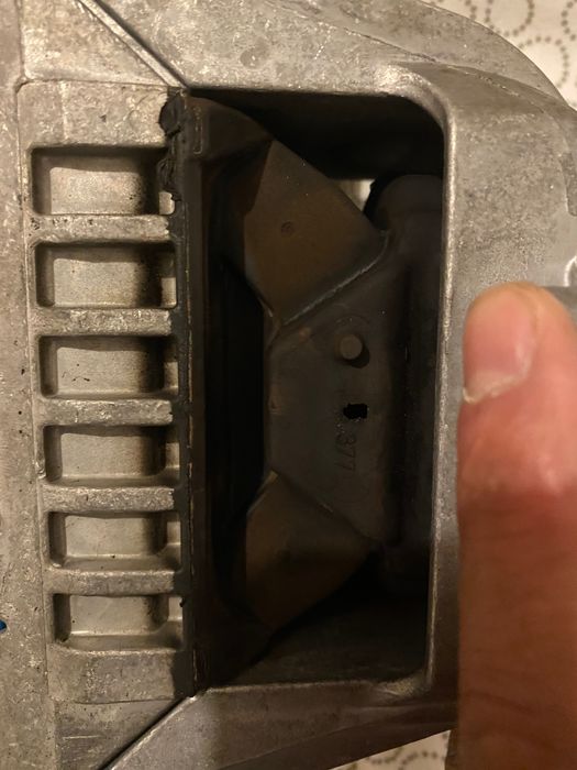 Apoio motor  Audi A3 lado direito pouco uso