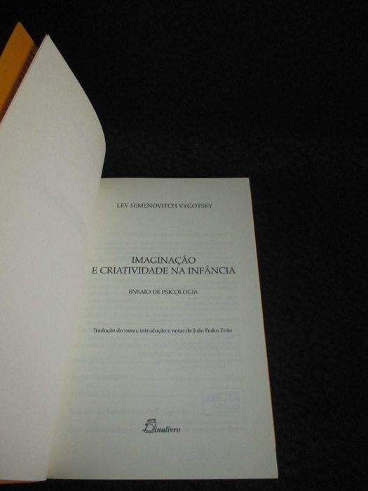 Livro Imaginação e Criatividade na Infância Lev Semenovitch Vygotsky