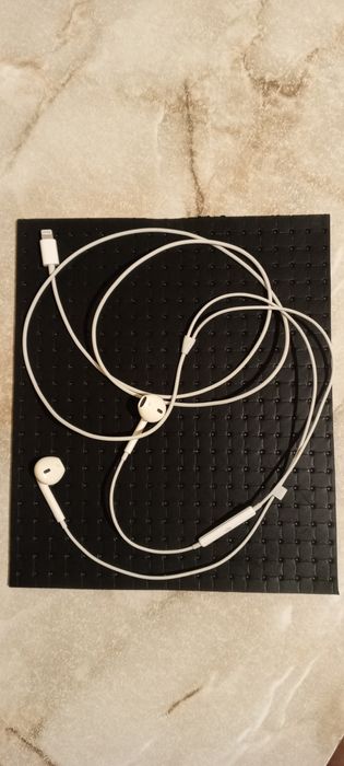 Наушники Apple EarPods with Mic Lighting