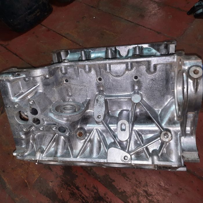 Алюмінієвий блок мотора AUDI V8. 8 циліндрів.На столик,декор.