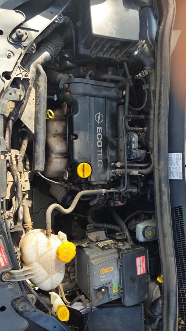 Opel Corsa D 2008r klima tempomat 1.2