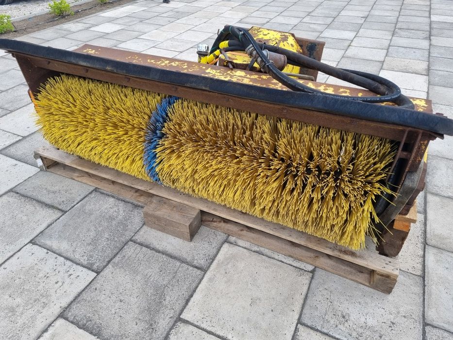 Szczotka zamiatarka pług do śniegu 2w1  z Wojska z własną hydrauliką