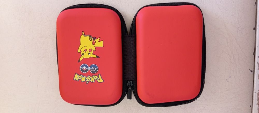 Estojo porta cartas Pokémon pikachu