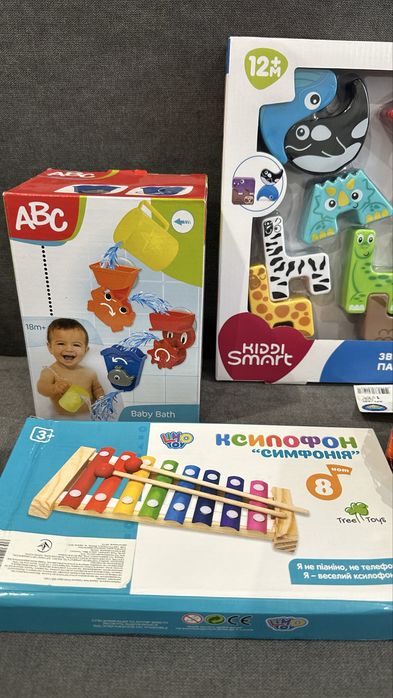 Набір нових іграшок для діток