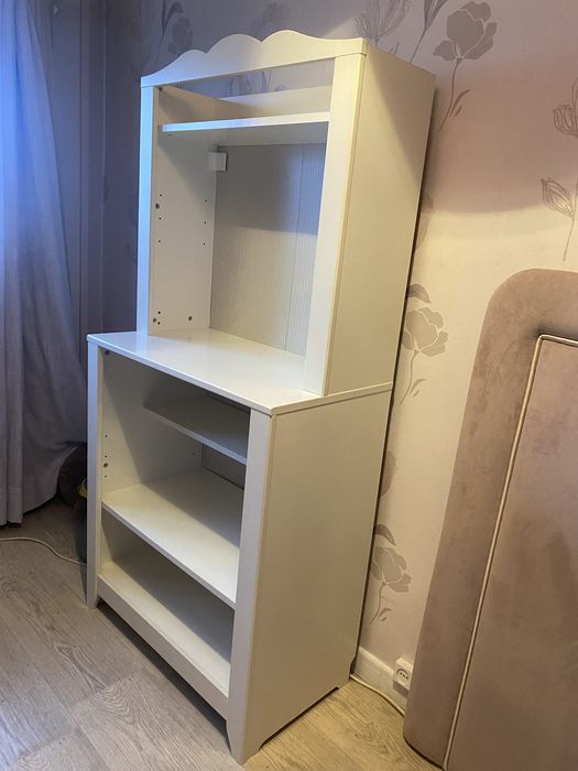 Estante branca com fraldario ikea