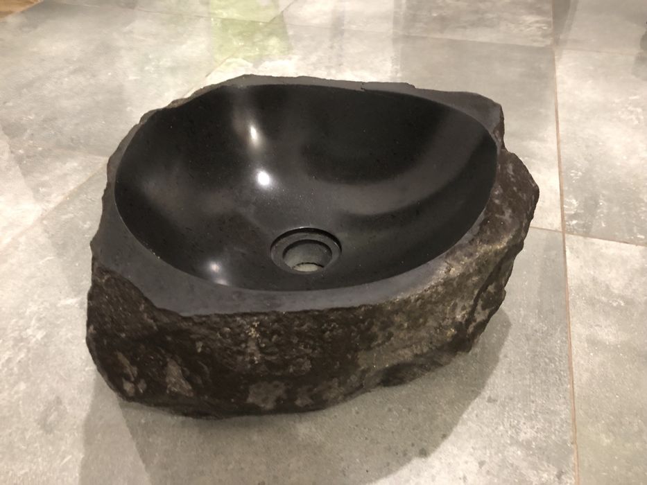 Камяний умивальник (раковина з камню)