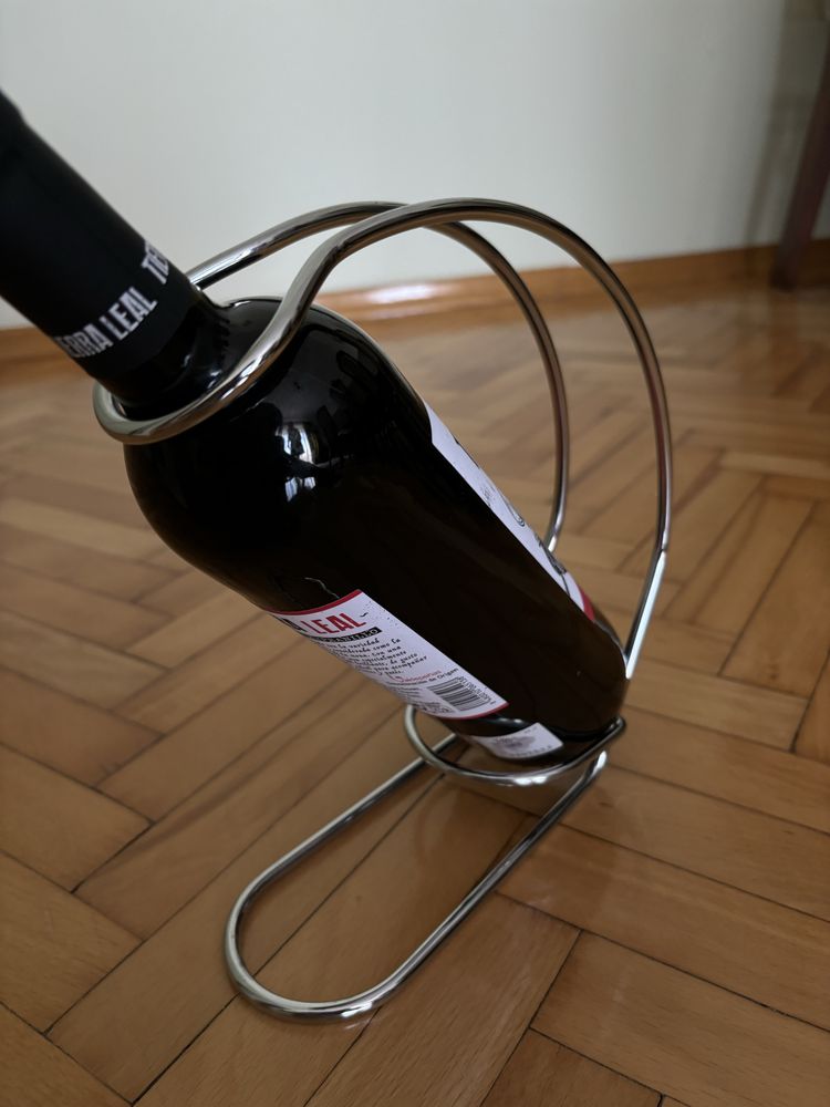 Stojak i nalewak do wina