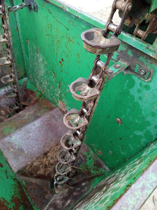 Metalowy łancuch sadzarka kubełkowa do ziemniaków