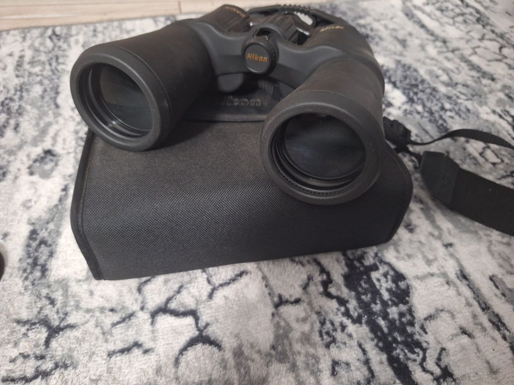 Бинокль Nikon Aculon A211