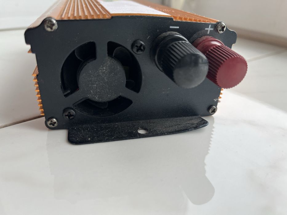 Інвертор 1000W 12/24 to 220V.