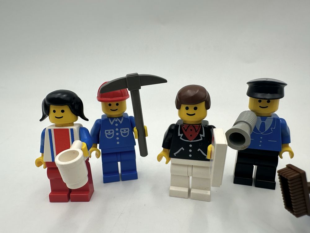 Lego 6302 Town Mini-Figure Set