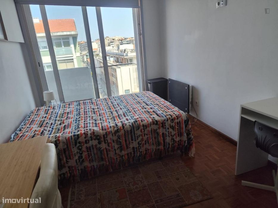 803417 - Quarto com cama de casal, com casa de...