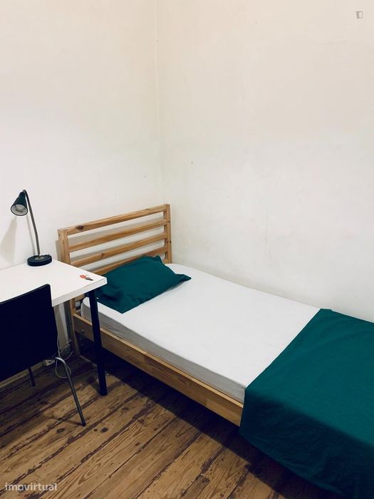 69705 - Quarto com cama de solteiro em...