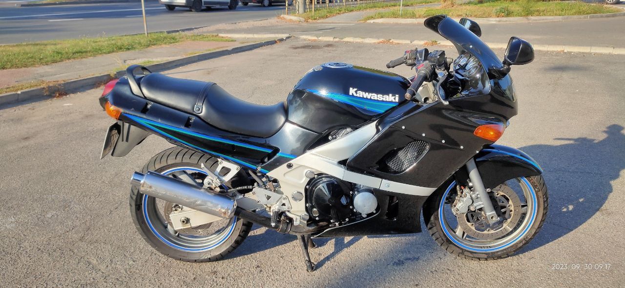 Мотоцикл Kawasaki ZZR 400 "98