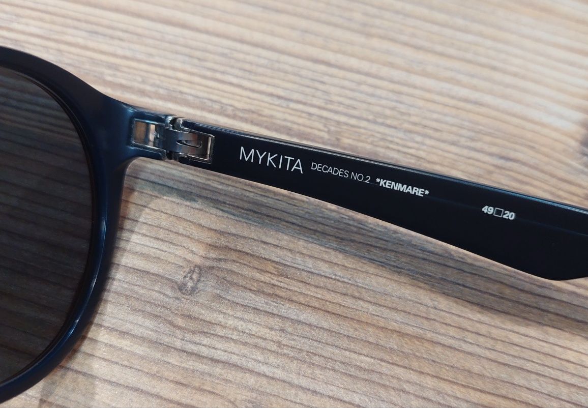 Темно-синие очки округлой формы с перекладиной Mykita Kenmare!