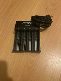 Carregador de baterias Efest Pro C4