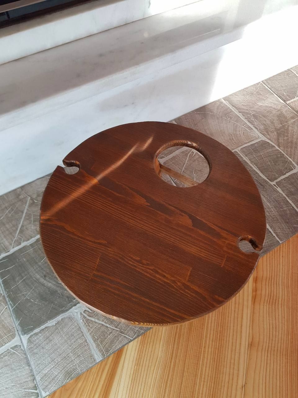 Винний столик дерев'яний