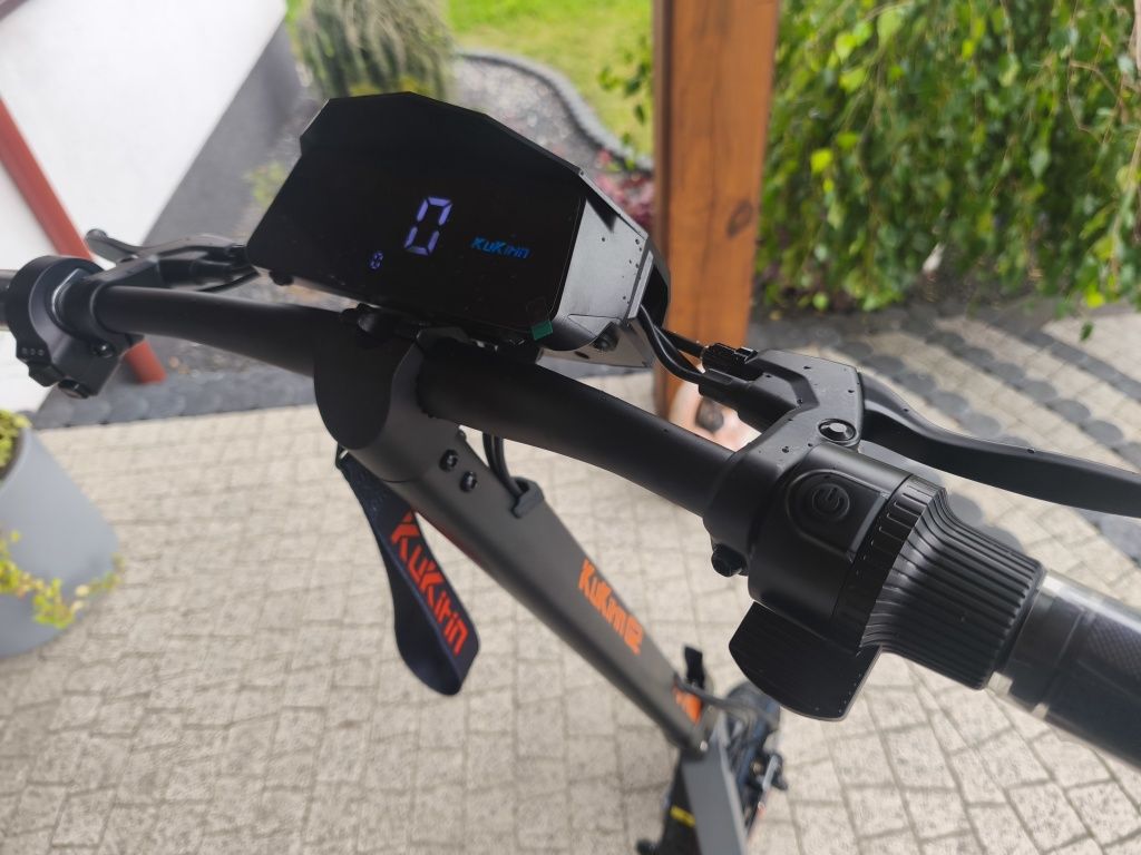 KUKIRIN G2 800W wersja 2025 max 45km/h, aku 48V 15,6Ah zasięg 55km,