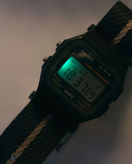Унікальний годинник CASIO F-91W з Sensor Watch — покращений функціонал