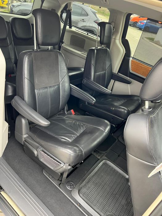 Chrysler Town& Country 2.8 Diesel•Automat•Kamera•7 osób •Xenon•Zamiana