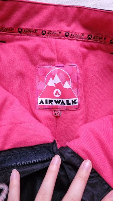 Zimowe spodnie narciarskie Airwalk r. 9-10 lat