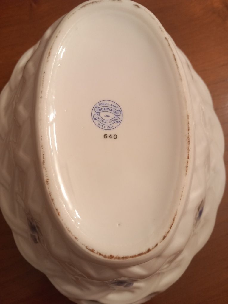 Cesta em porcelana