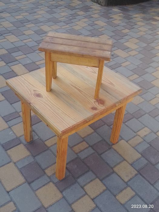 Столик со стульчиком. Натуральное дерево.
