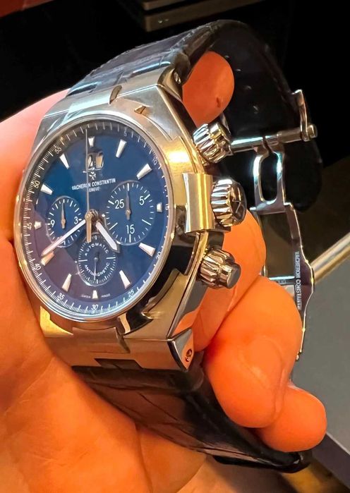 Cronógrafo Vacheron Constantin Overseas com mostrador azul, 90% novo
