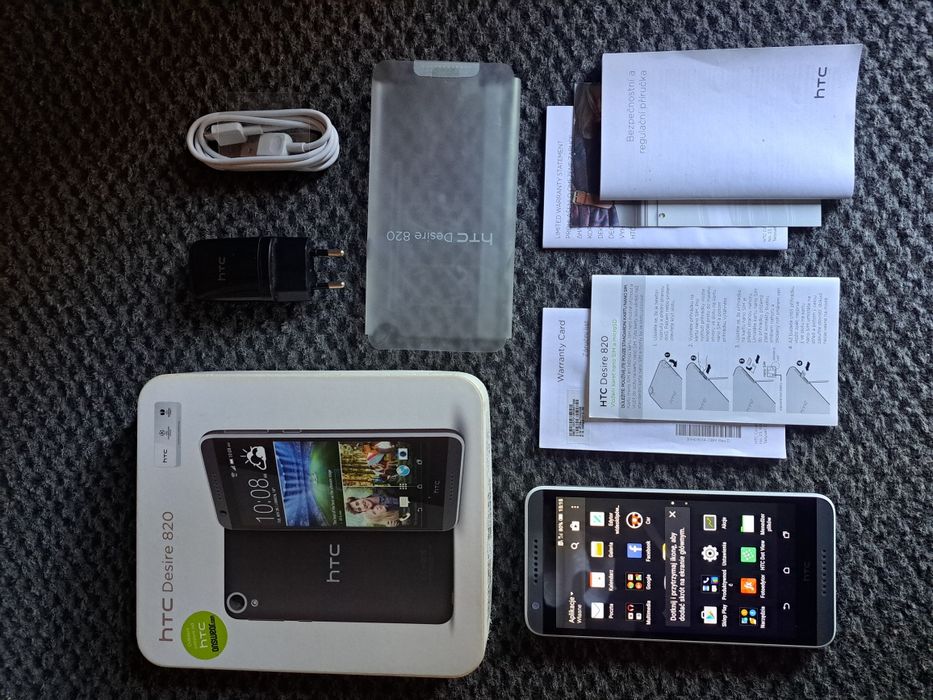 Smartfon HTC Desire 820