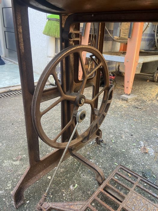 Vende-se máquina de costura antiga