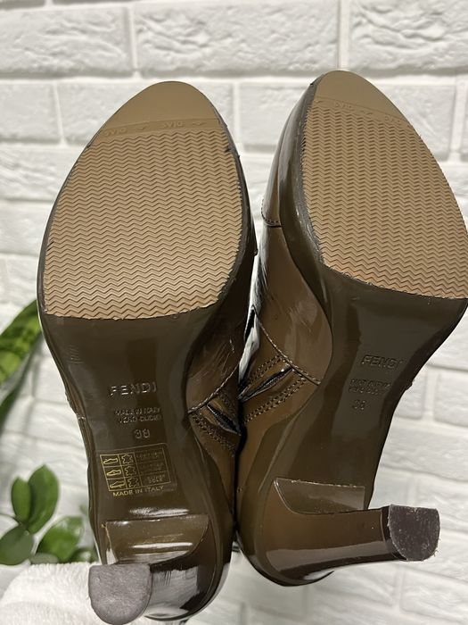 Ботильоны Fendi натуральная лакированная кожа, р.38, оригинал