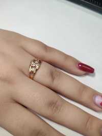 Piękny złoty pierścionek 585, w. 2,5 g, rozm.19