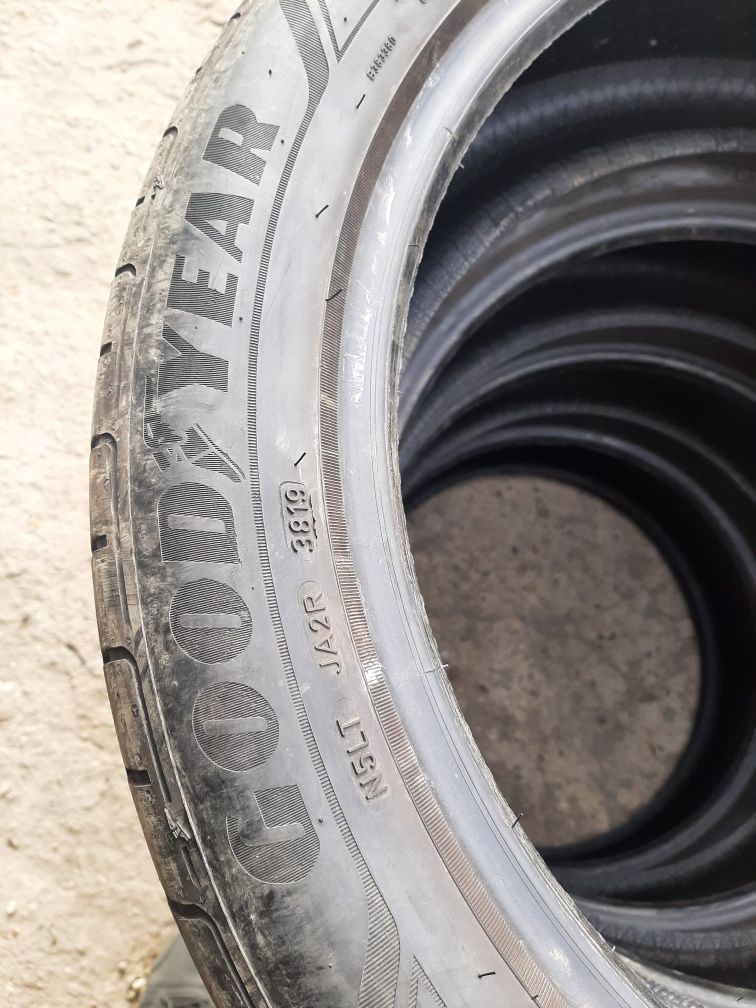 215/50/19 Goodyear electric drive