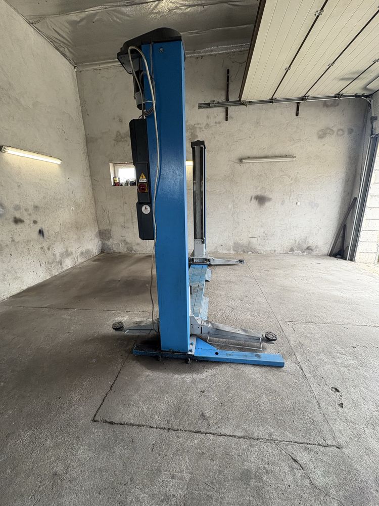 Podnosnik samochodowy śrubowy 3200kg Space RAVAGLIOLI KPS32