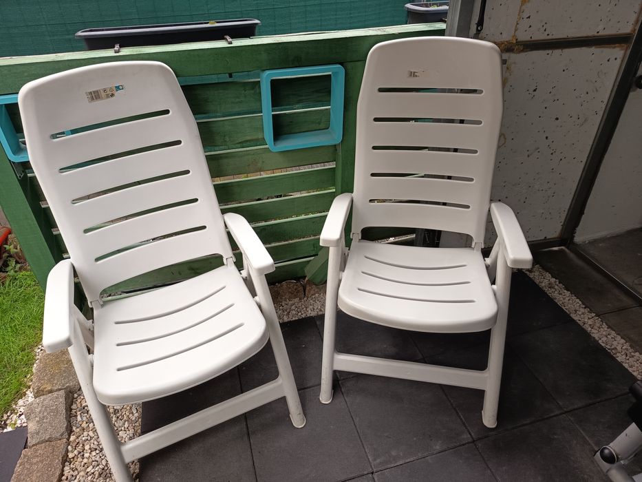 Dwa krzesła ogrodowe
