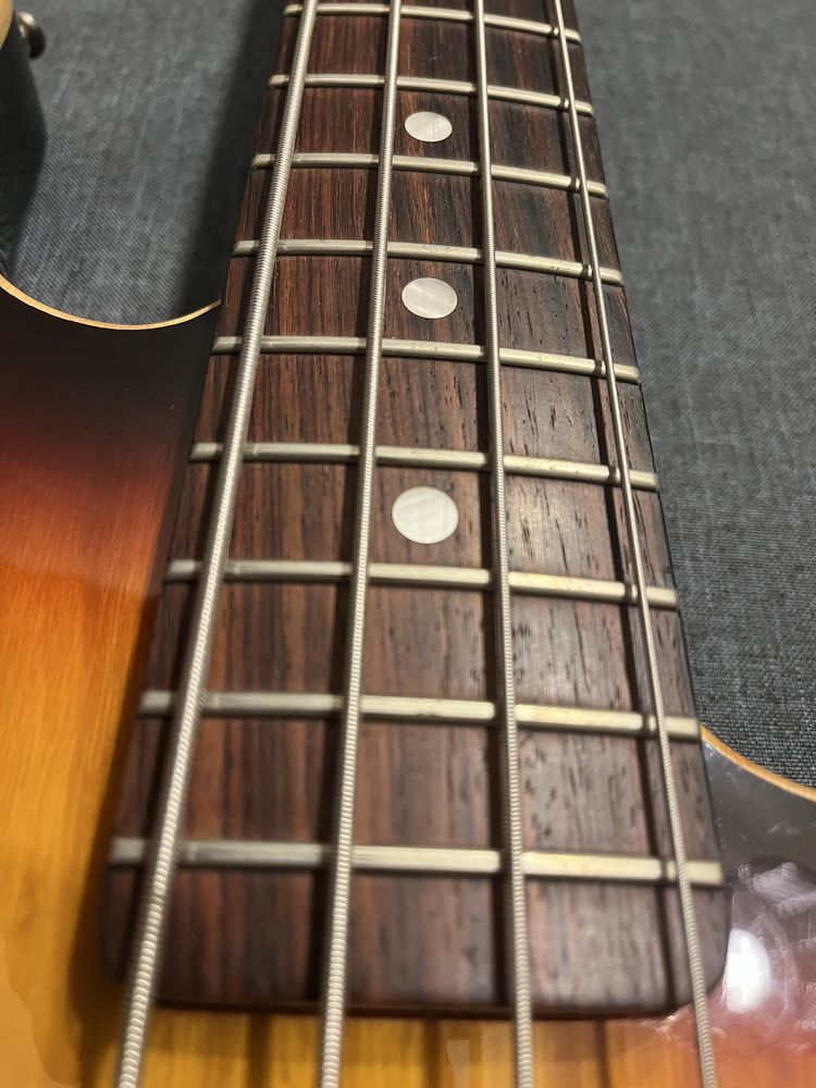 G&L L1500 Gitara basowa Made in USA