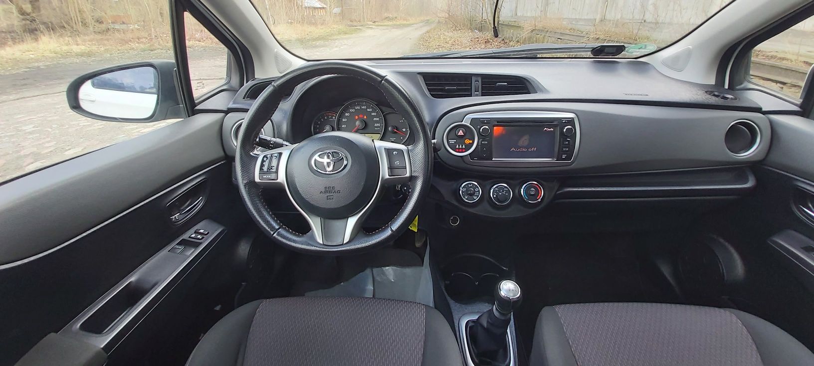 Toyota Yaris 1,3 benzyna 2012r panorama, kamera