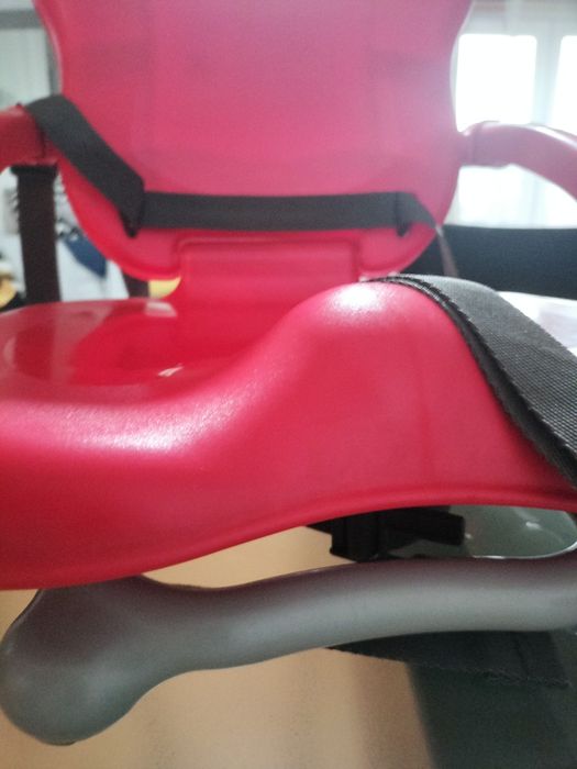 Cadeira elevatória de refeição bebe